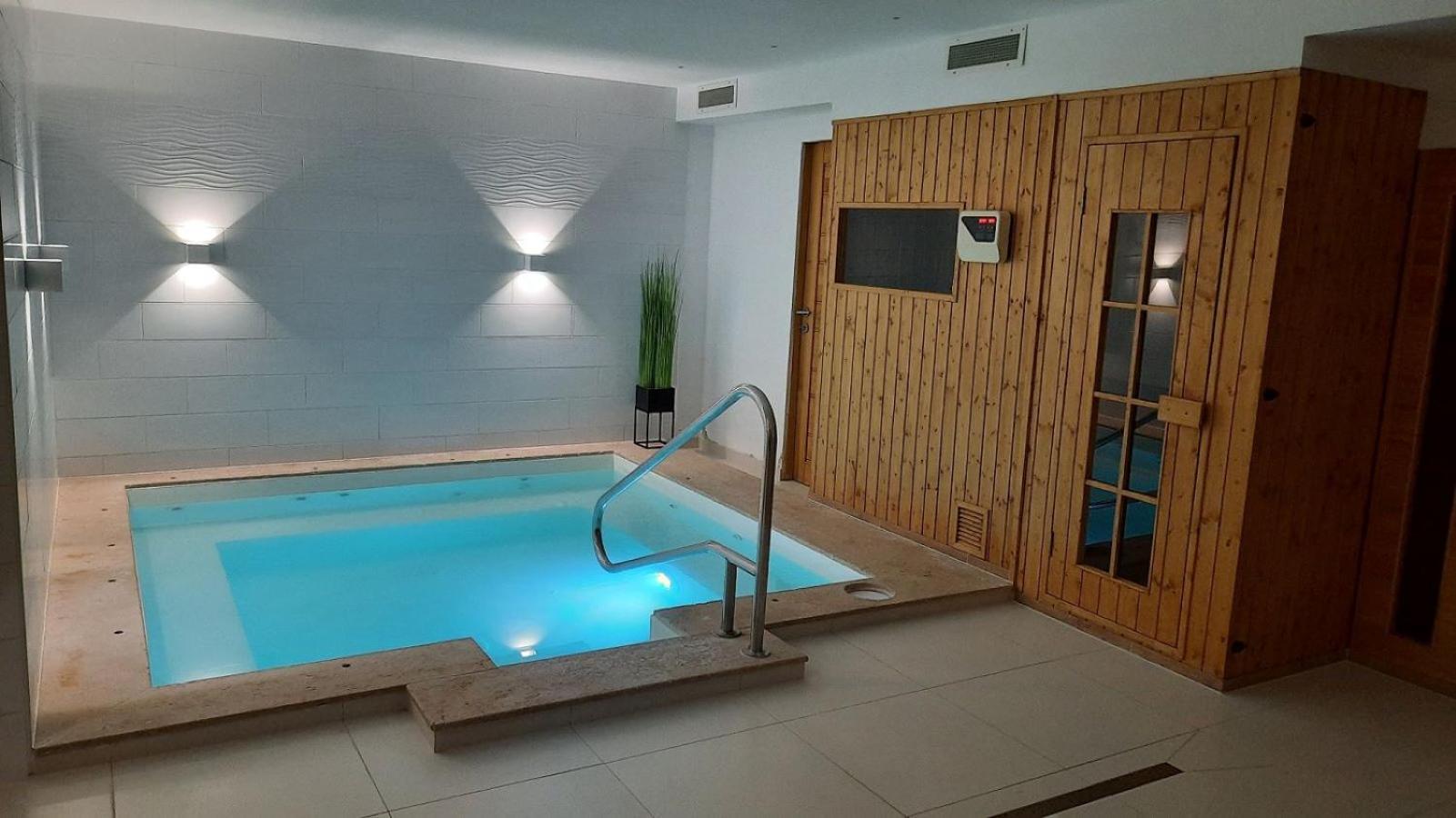 ヴィッラーニ Ludvig Panzio Bed & Breakfast エクステリア 写真