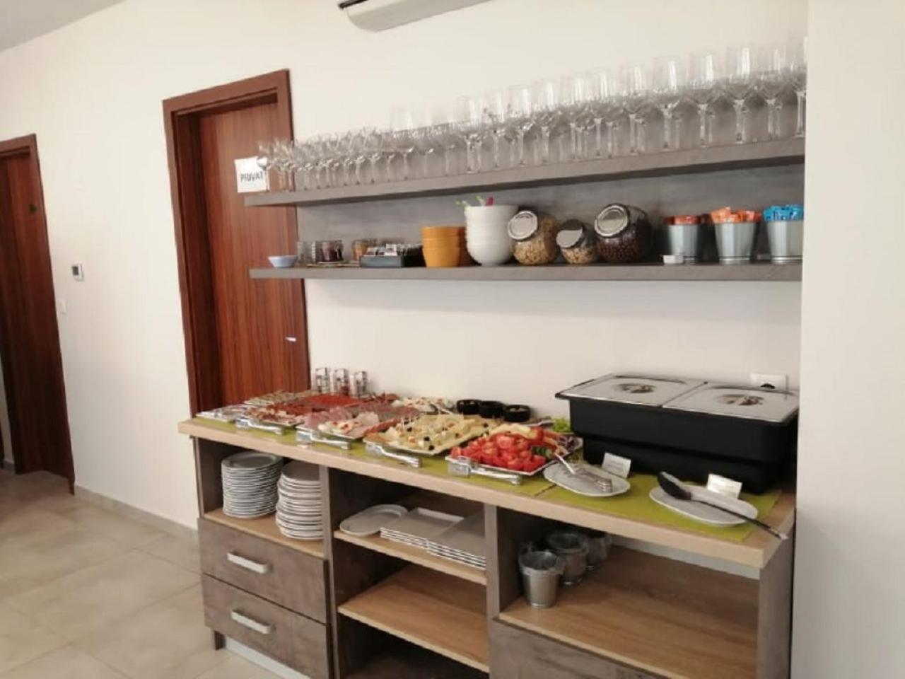 ヴィッラーニ Ludvig Panzio Bed & Breakfast エクステリア 写真