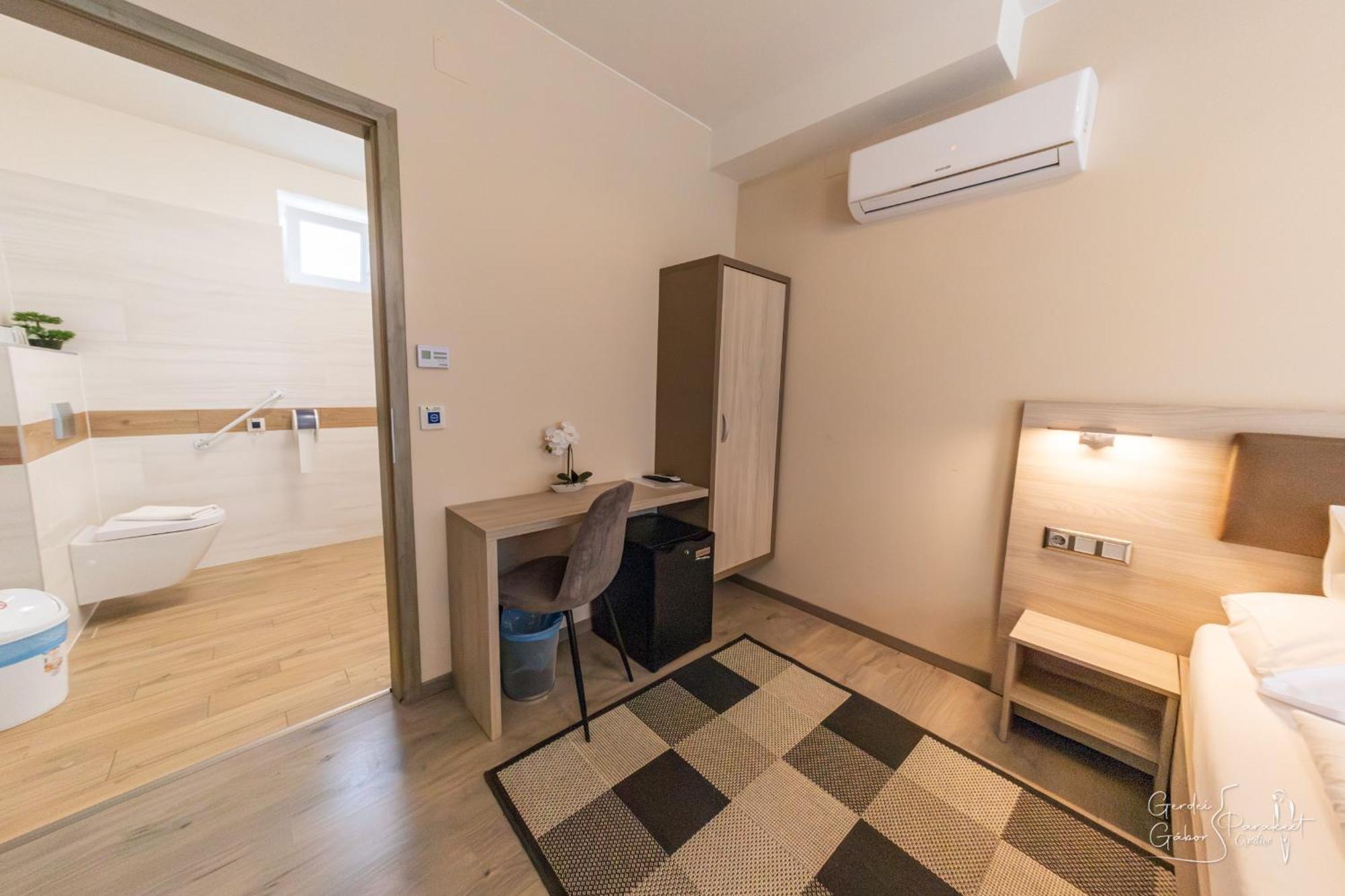 ヴィッラーニ Ludvig Panzio Bed & Breakfast エクステリア 写真