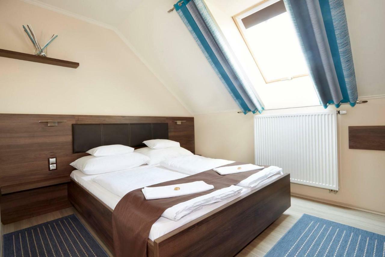 ヴィッラーニ Ludvig Panzio Bed & Breakfast エクステリア 写真