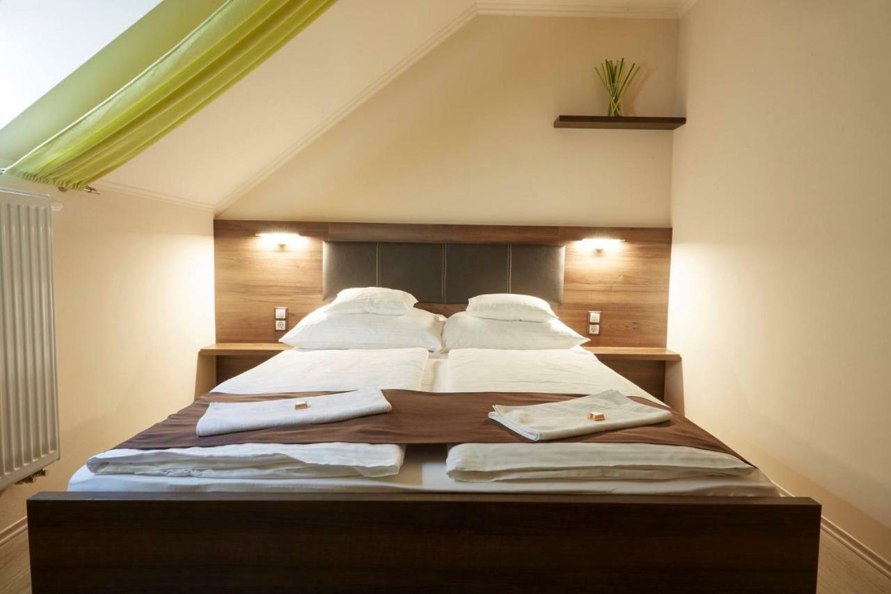 ヴィッラーニ Ludvig Panzio Bed & Breakfast エクステリア 写真