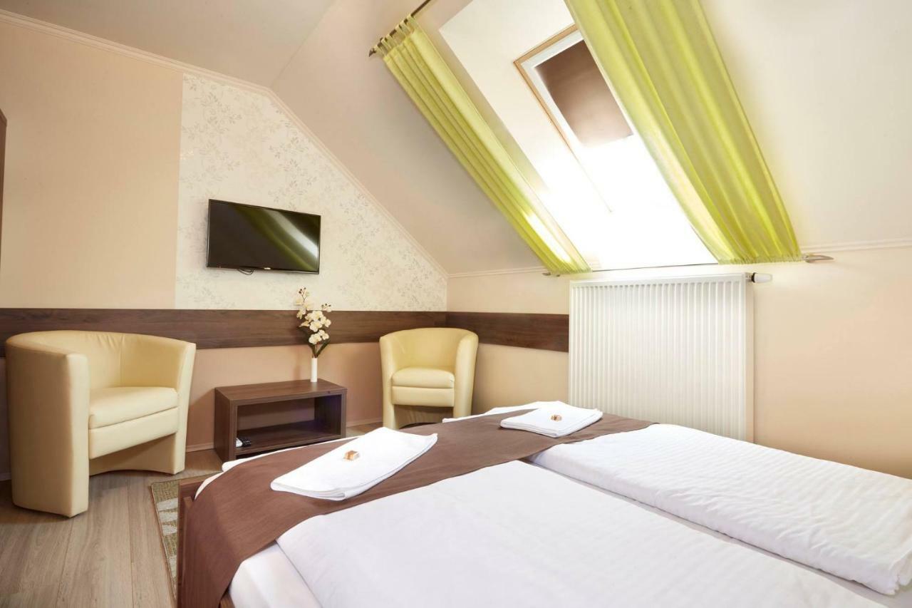 ヴィッラーニ Ludvig Panzio Bed & Breakfast エクステリア 写真