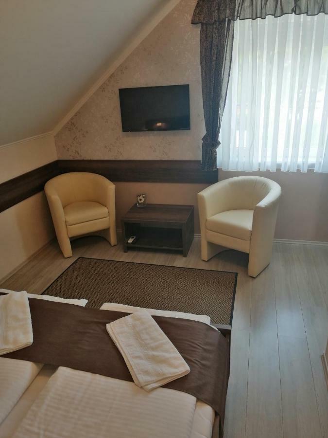 ヴィッラーニ Ludvig Panzio Bed & Breakfast エクステリア 写真